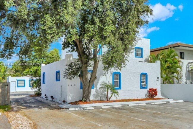 Building Photo - 505 SE 20th St