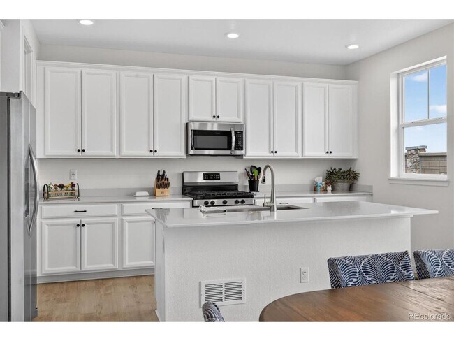 Building Photo - Spacious & Bright, Multi-Level 3BR 3BA in Commerce City w/ Private Yard!