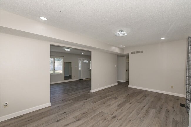 Building Photo - 2285 Hill House Rd