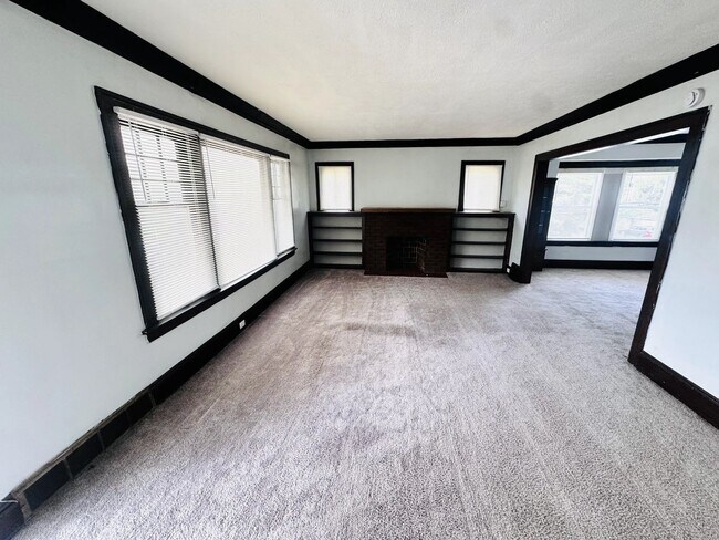 Building Photo - 10916 Parkhurst Dr
