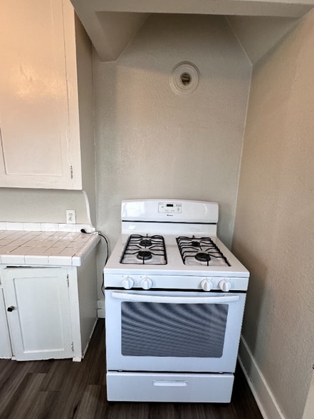 Building Photo - 1230 N Loma Vista Dr