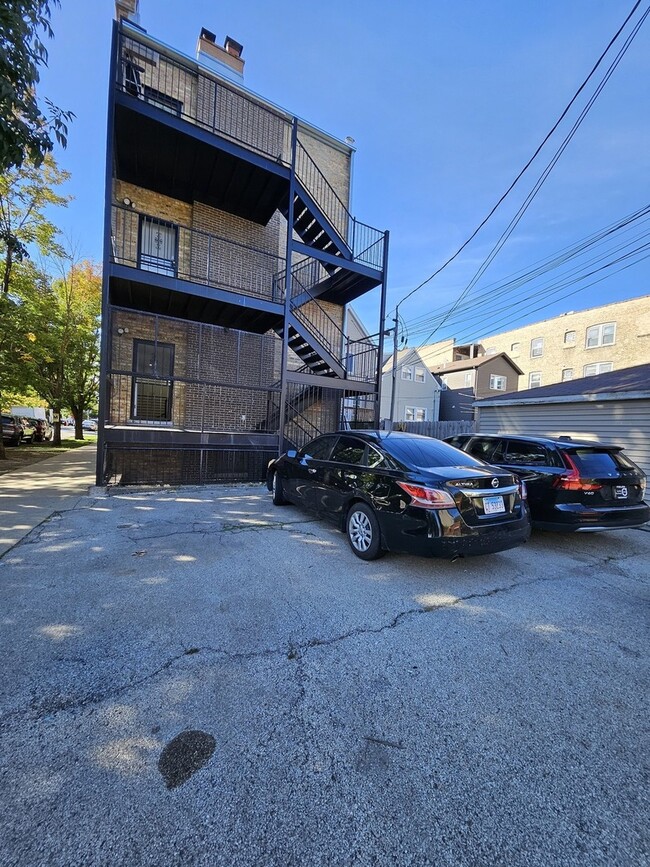 Building Photo - 901 N Francisco Ave