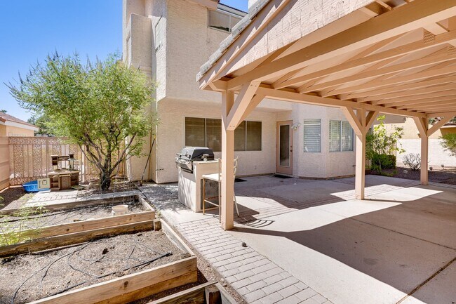 Building Photo - Luxury Meets Comfort in This Beautiful 4-Bedroom Retreat