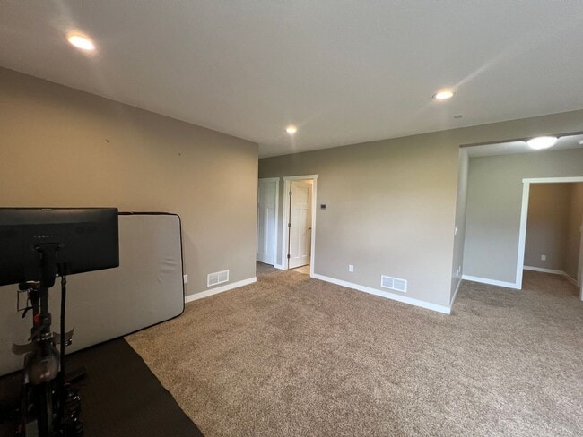 Building Photo - Beautiful 5-bed, 3.5-bath Single Family Home!