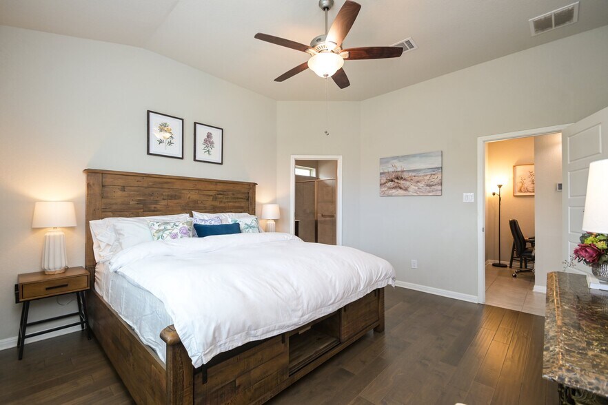 Building Photo - 2411 Verona Wy