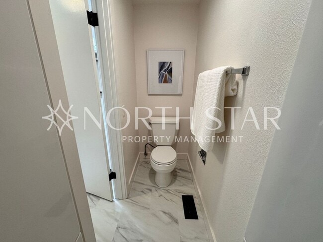 Building Photo - Remodeled Single Level Living.