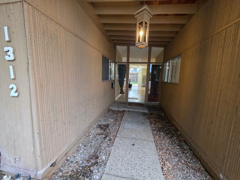 Building Photo - 1312 Toyon Plz