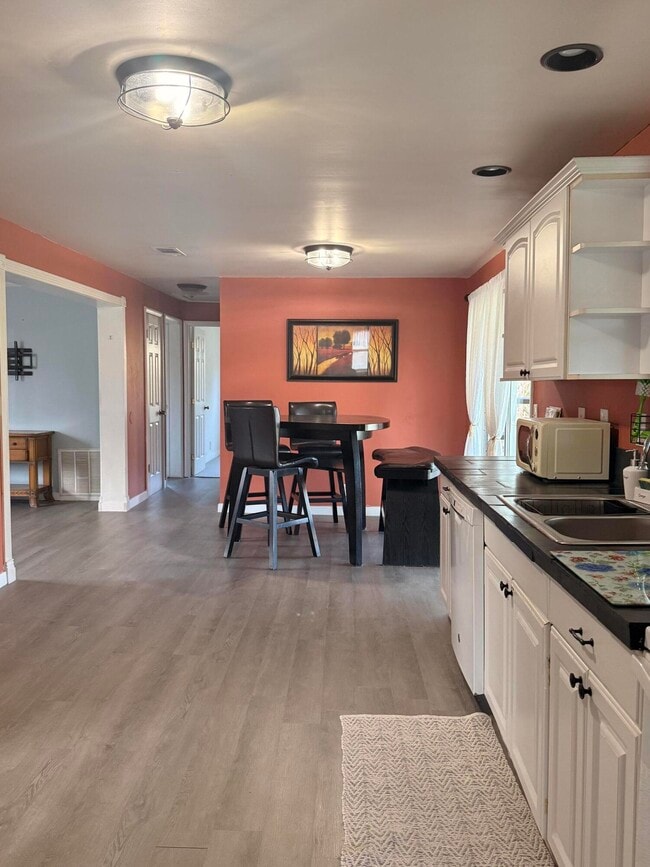 Building Photo - 1881 SE Manth Ln