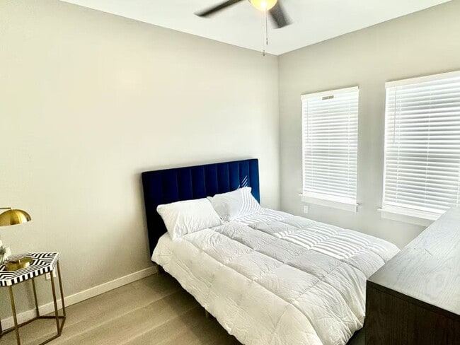 Building Photo - Fully Furnished 2BR/2BA | Brand-new w/ All Utilities Included
