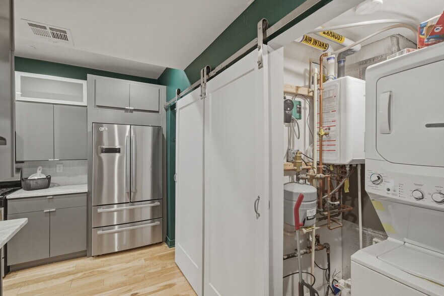 Building Photo - 186 Paris St