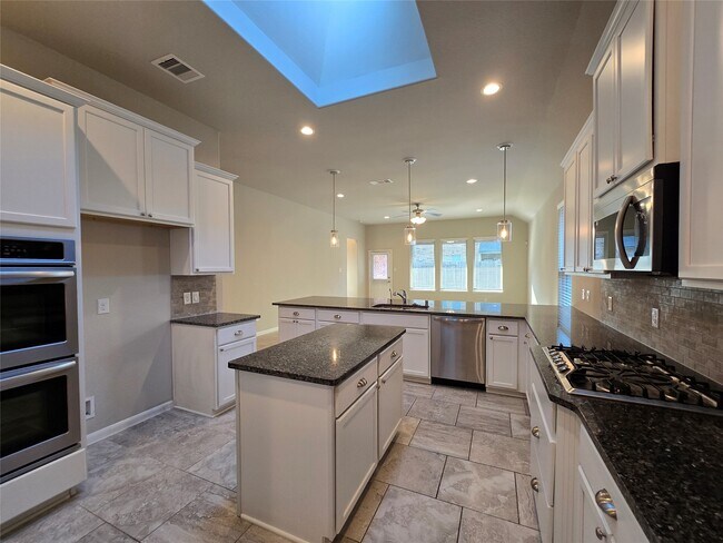 Building Photo - 511 Yellow Bullhead Ct