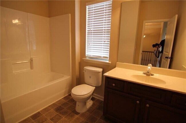 Building Photo - 1660 Jardin Ct