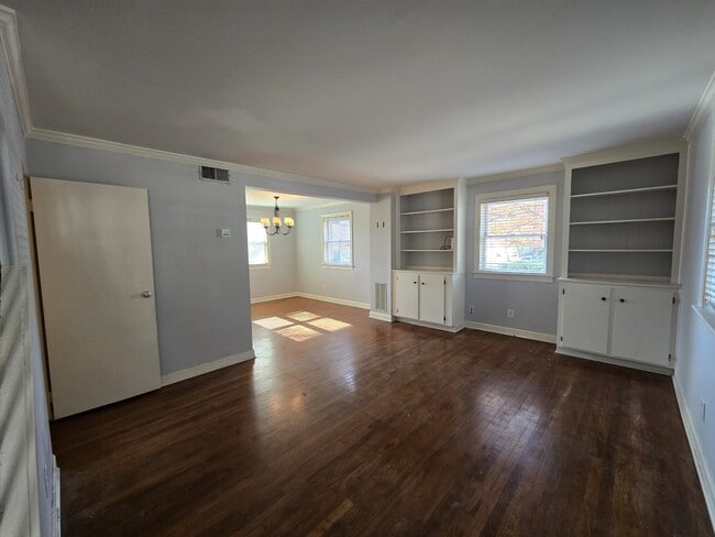 Building Photo - 1000 Nichols Dr