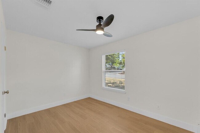 Building Photo - 1008 Wilks Ave
