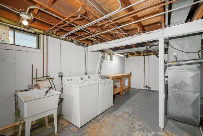 Building Photo - Charming Ranch-Style Home with New Windows...