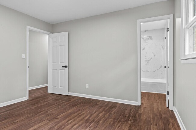 Building Photo - Charming Weatherly Woods Home with In-Law ...