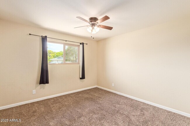 Building Photo - 319 E Riviera Dr