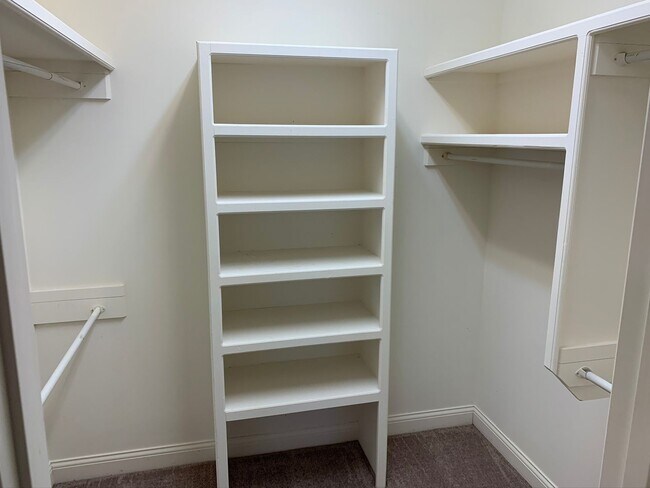 Building Photo - 5000 Square Feet on 7 Acres in Heart of Franklin