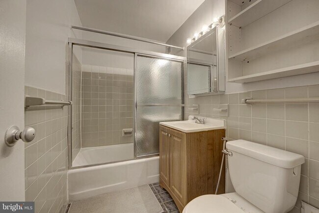 Building Photo - 1121 Arlington Blvd