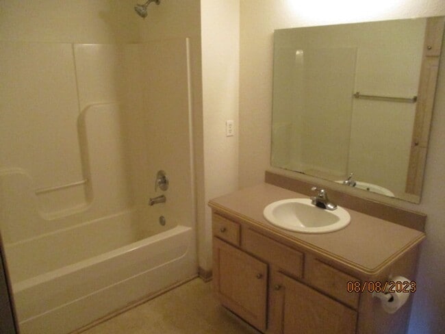Building Photo - 913 Westridge Dr