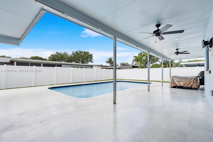 Building Photo - 10950 NW 16th Ct