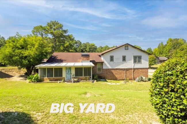 Building Photo - 3925 Biltmore Dr