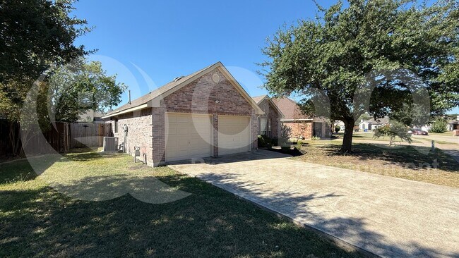 Building Photo - 205 Larkspur Dr