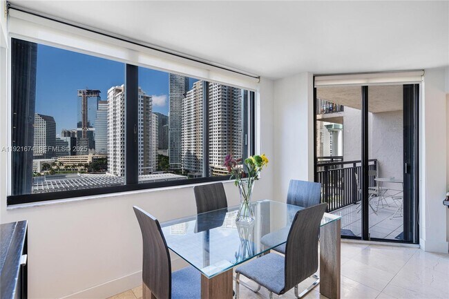 Building Photo - 540 Brickell Key Dr