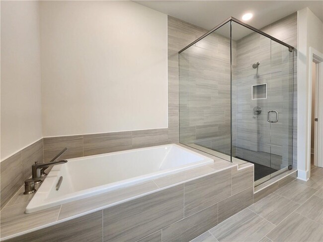Building Photo - 1222 Waterfall Ct