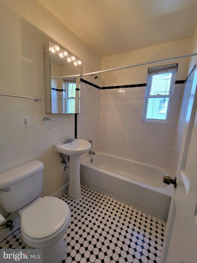 Building Photo - 713 Brandywine St SE