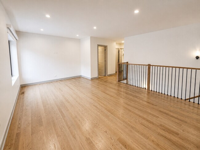Building Photo - 1337 W Estes Ave