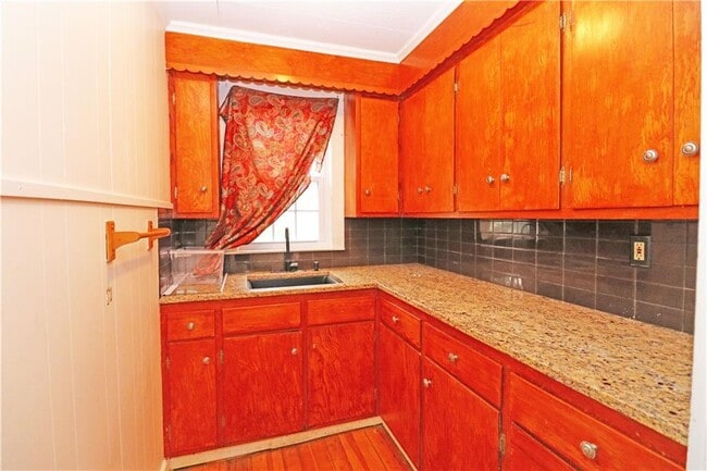 Building Photo - 30 Thurston Ave