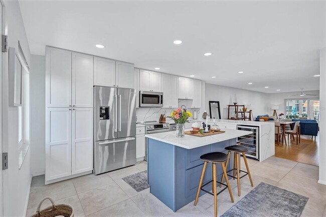 Building Photo - 1600 1st Ave W