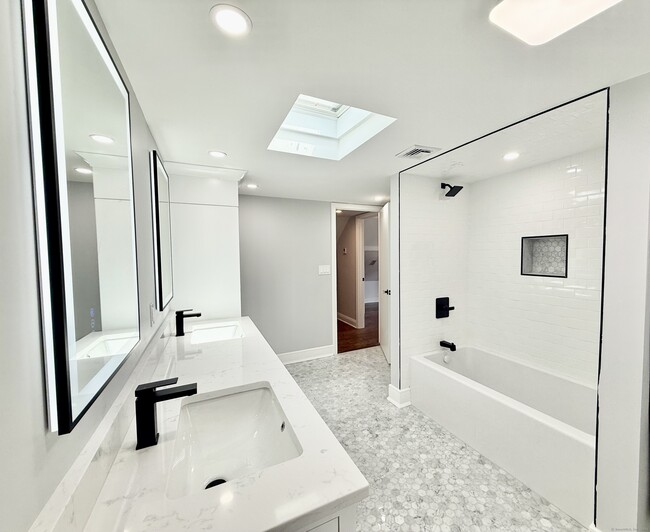 Building Photo - 40 E Pasadena Pl