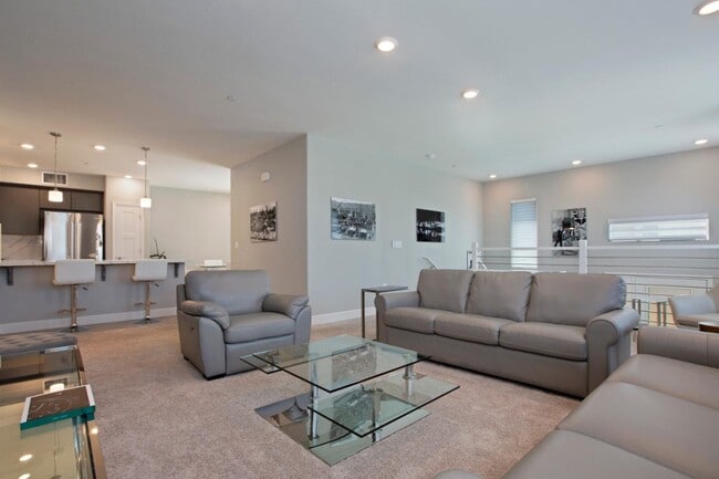 Building Photo - 2986 Lina St