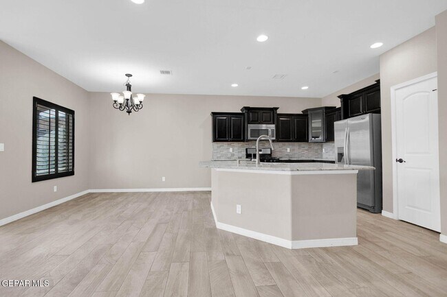 Building Photo - 871 Maple Park Ave