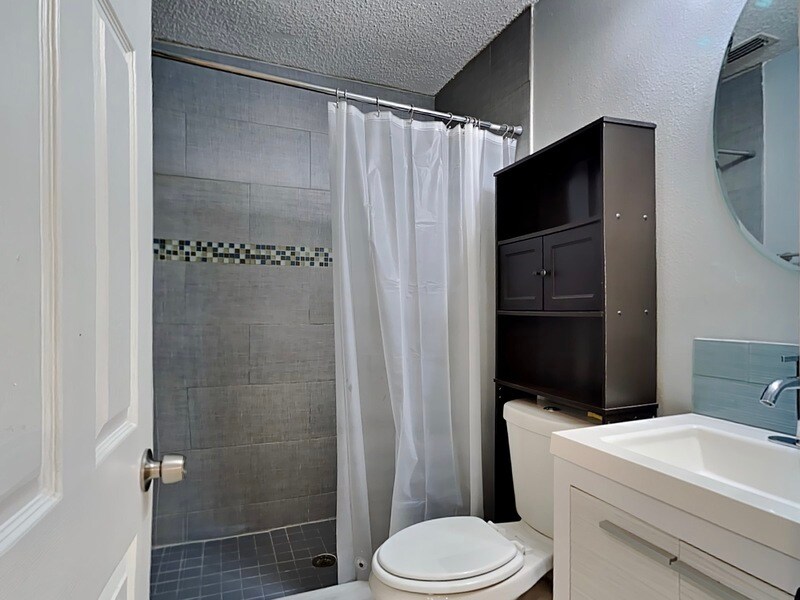 Building Photo - 6099 Colchester Ave