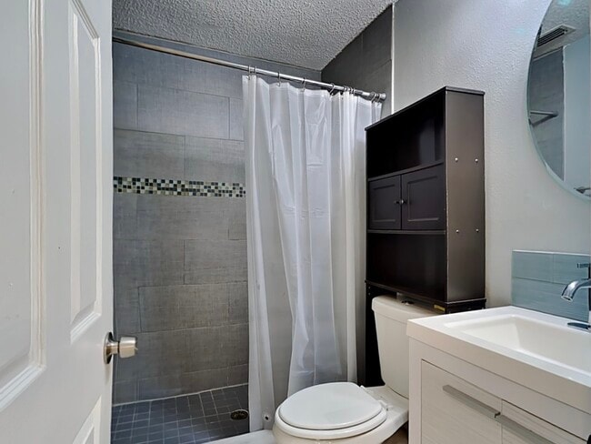 Building Photo - 6099 Colchester Ave