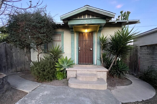 Building Photo - North Park Cottage! LARGE ENCLOSED PRIVATE BACKYARD! Washer & Dryer! Assigned Parking!