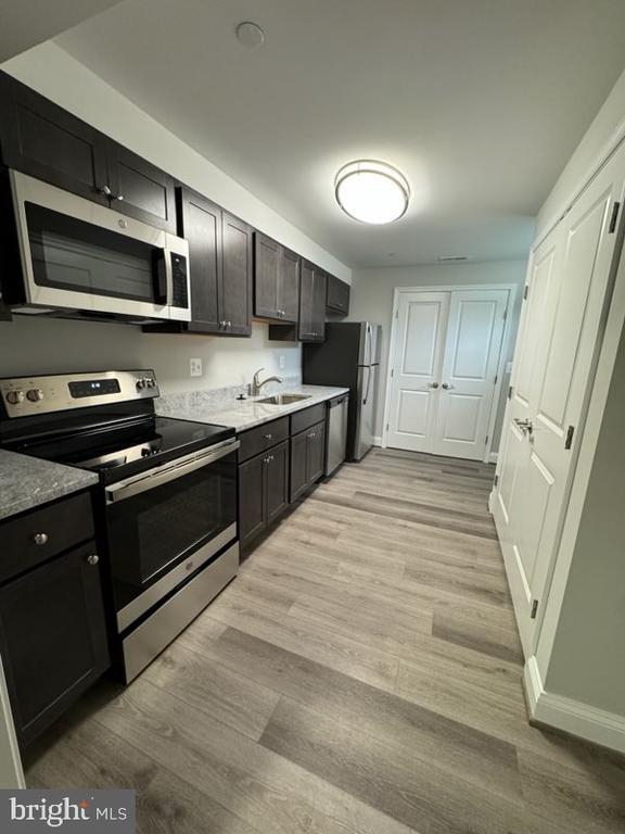 Building Photo - 1103 Llano Dr