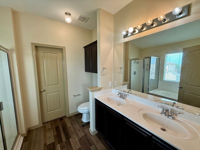 Building Photo - Beautiful 3 bedroom, 2.5 bathroom in Avery...
