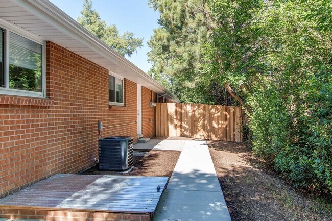 Building Photo - Charming 2BR Duplex in Lakewood by Crown H...