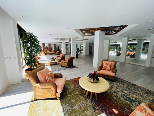 Building Photo - 1450 Brickell Bay Dr