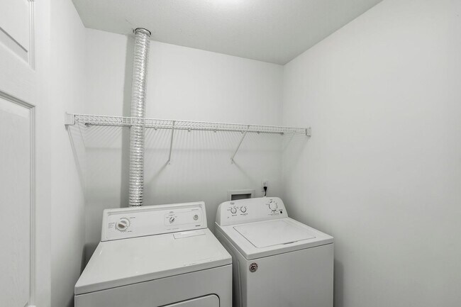 Building Photo - 1725-1727-1727 Louise Cir