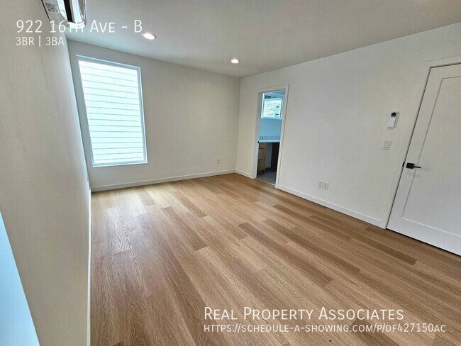 Building Photo - 922 16th Ave