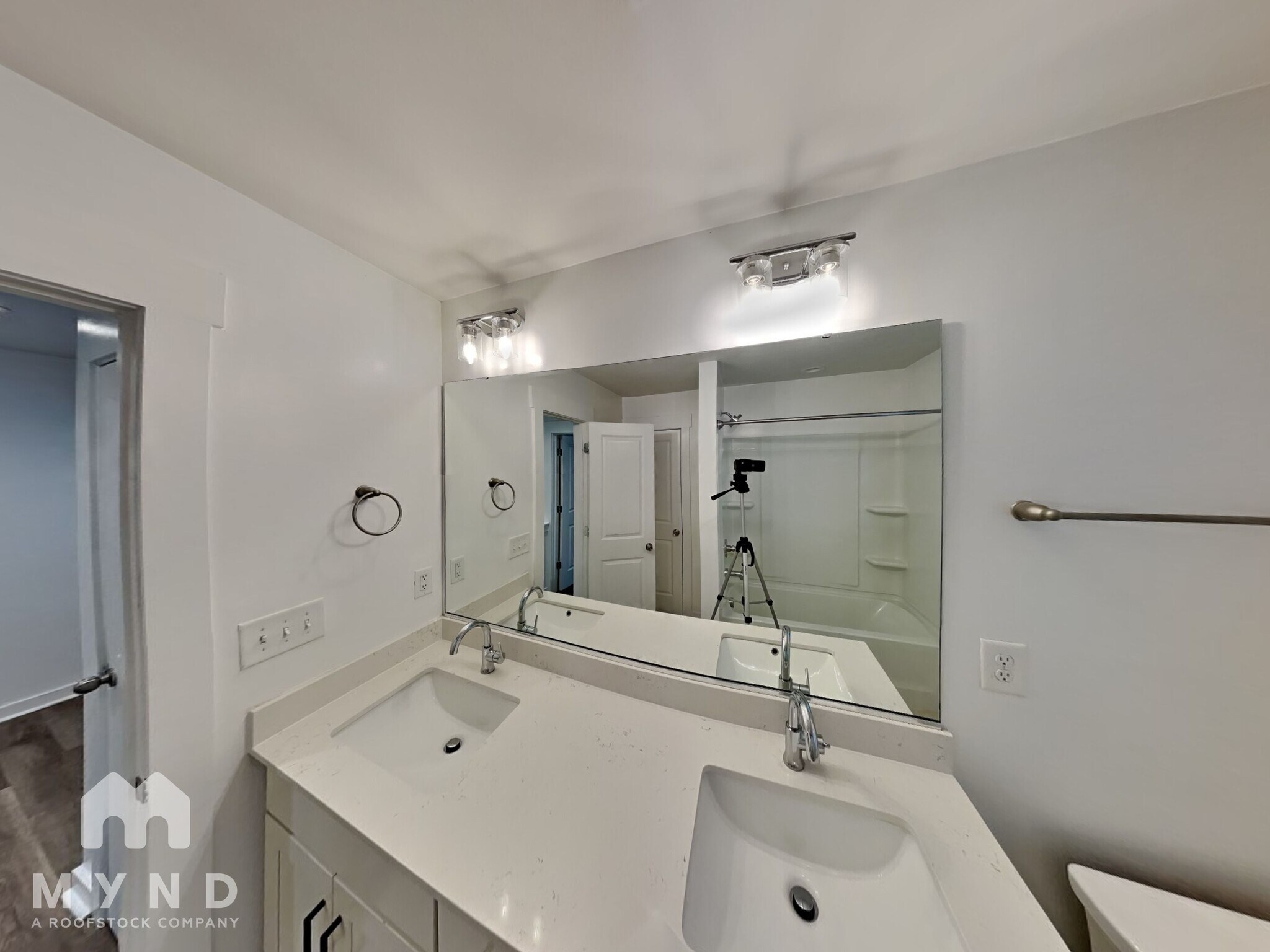 Building Photo - 3944 Cushman St