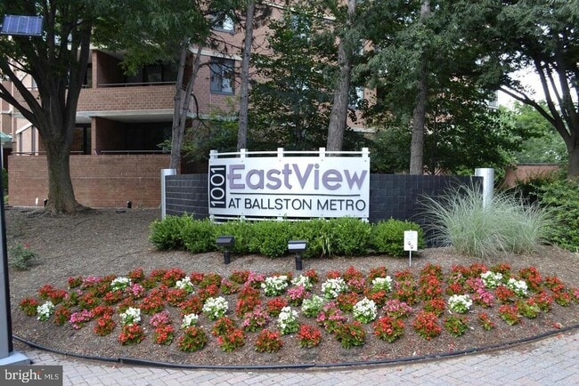 Building Photo - 1001 N Randolph St