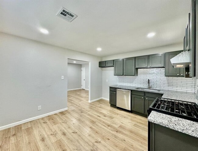 Building Photo - 705 N Key Blvd