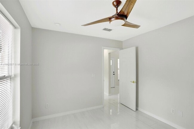 Building Photo - 502 Oxford Dr