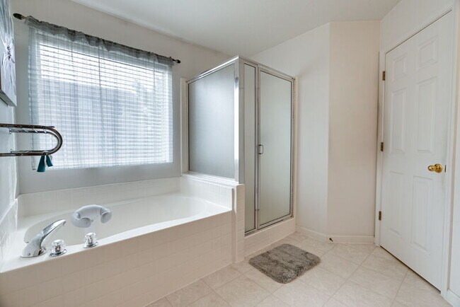 Building Photo - 16552 NE Pacific Terrace